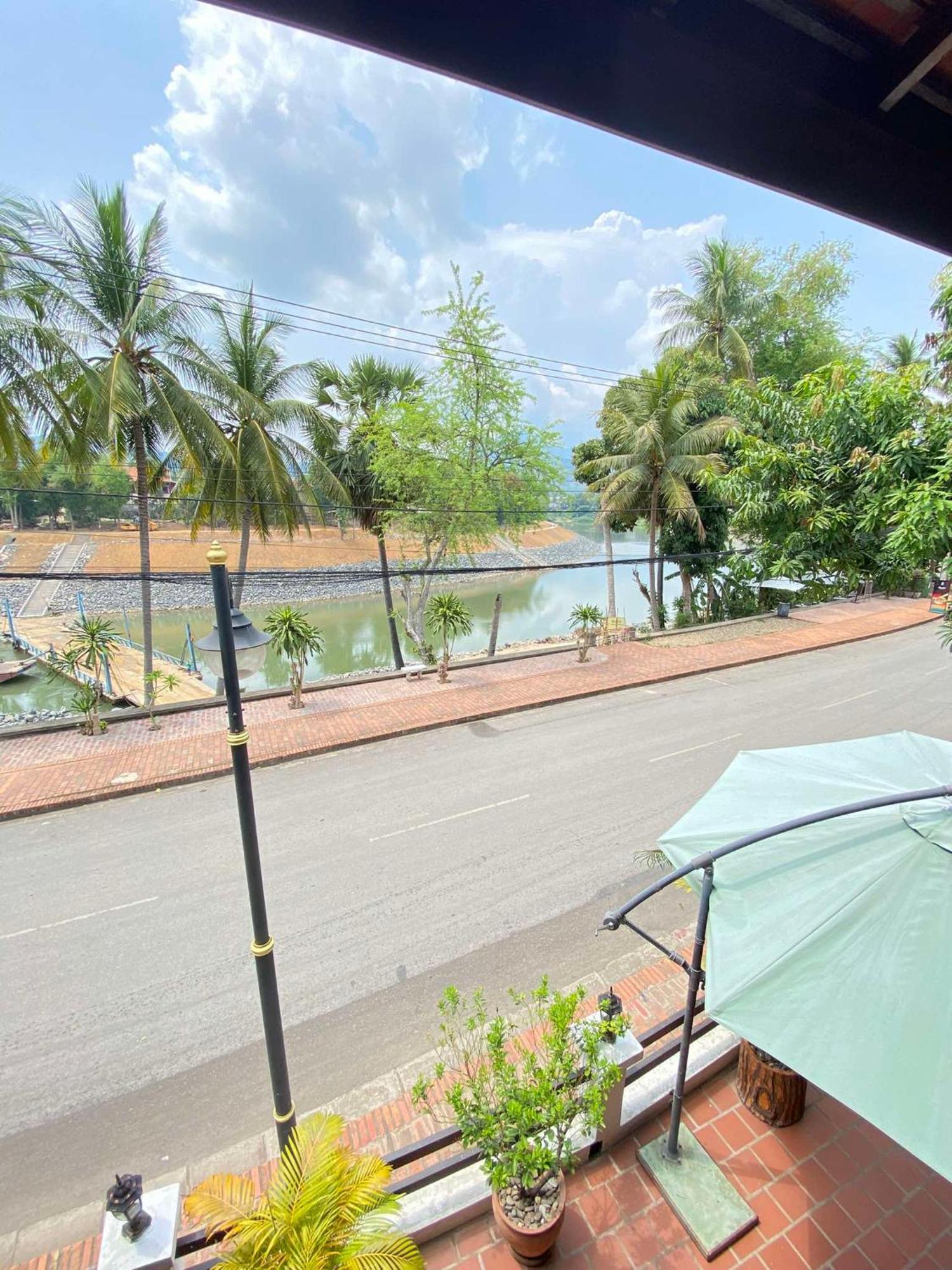 Golden Lotus Namkhan View Luang Prabang Exterior foto